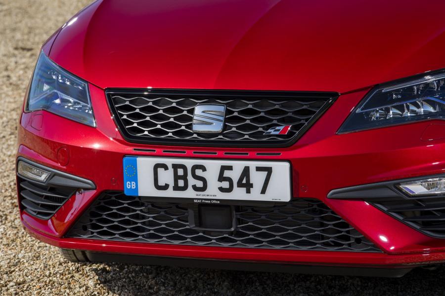 Детали экстерьера Seat Leon Cupra 300 2017 года  (UK) (фото 2 из 40)